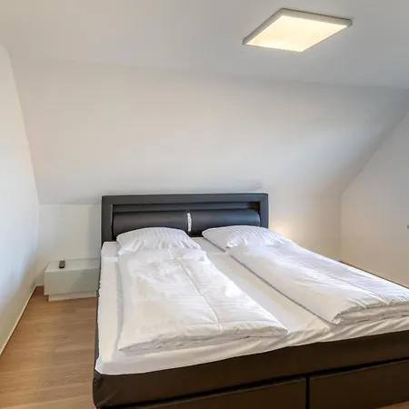 Tatil Evi Casa Castagno Mit Garten, Balkon Und Sauna- Heisst Sie Herzlich Willkommen! Alt Schwerin